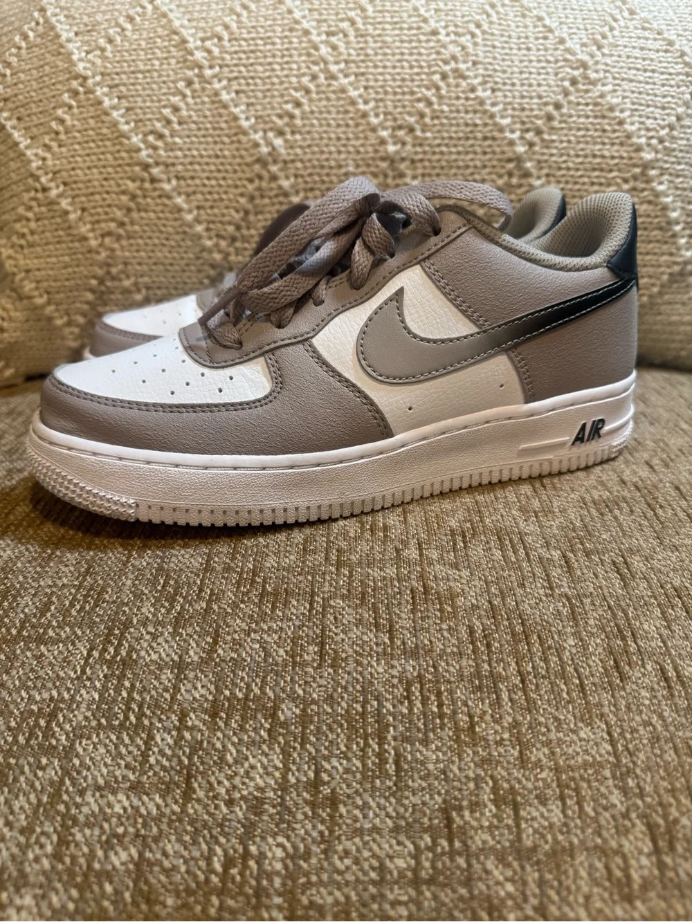 NIKE AIR FORCE 1 COLLEGE GREY BLACK WHITE SIZE 5Y